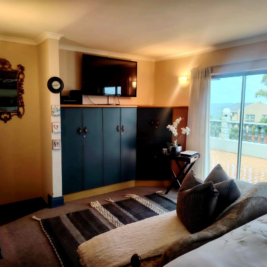 5 Bedroom Property for Sale in Beacon Bay Eastern Cape